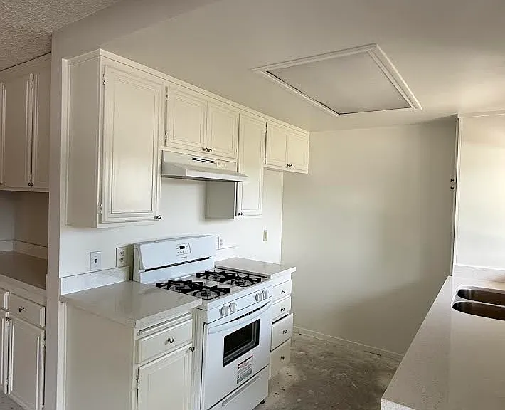 1001 E Cypress Ave — Photo 17