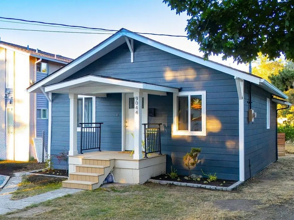 9044 9th Ave SW