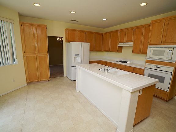 3rd image of 29070 Saint Tropez Pl