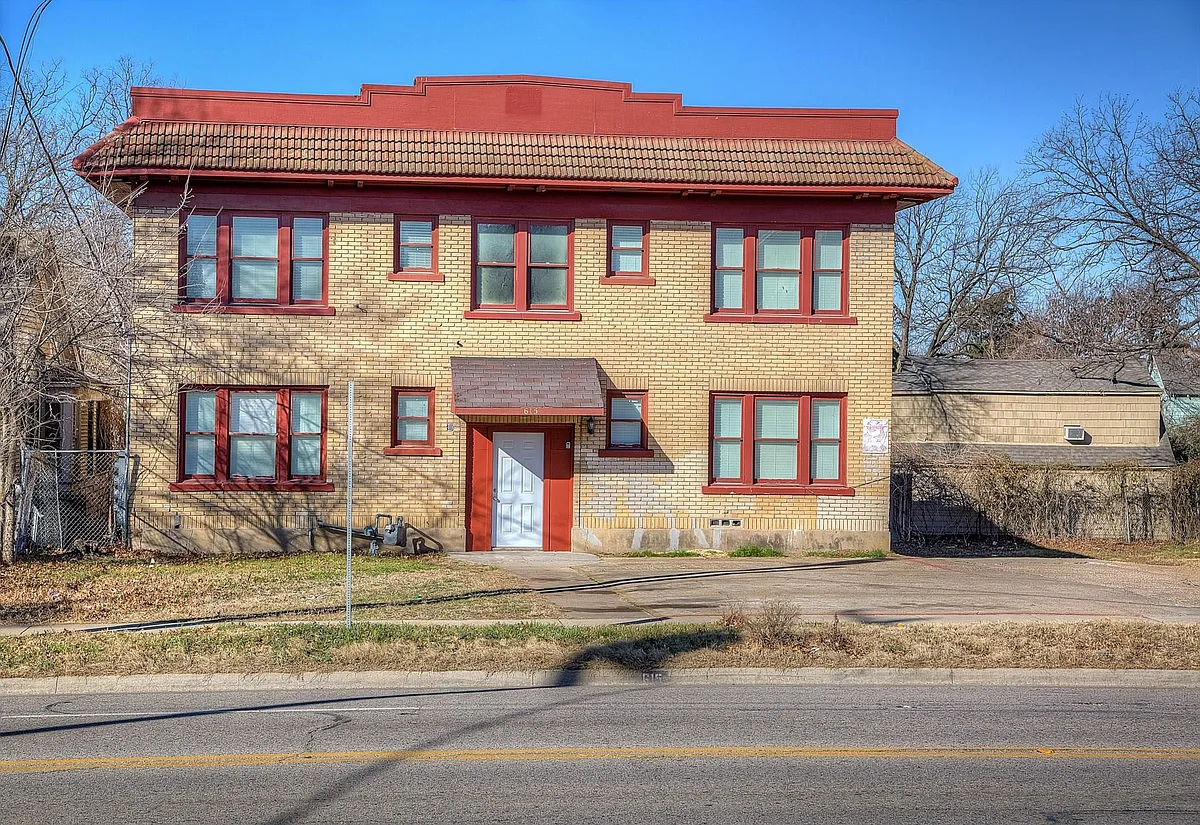 Building Photo - 615 N Marsalis Ave #10