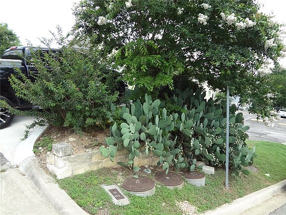 5th image of 806 Winflo Dr APT 6