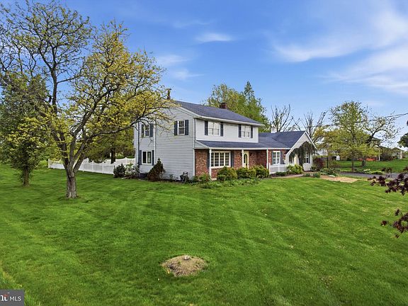 3rd image of 684 Hunsicker Rd