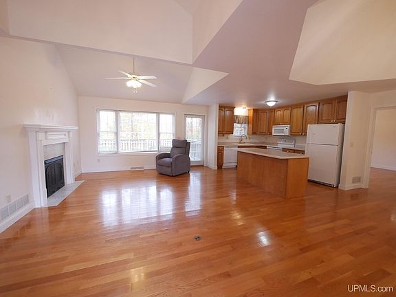 5th image of 1802 Robindale Dr