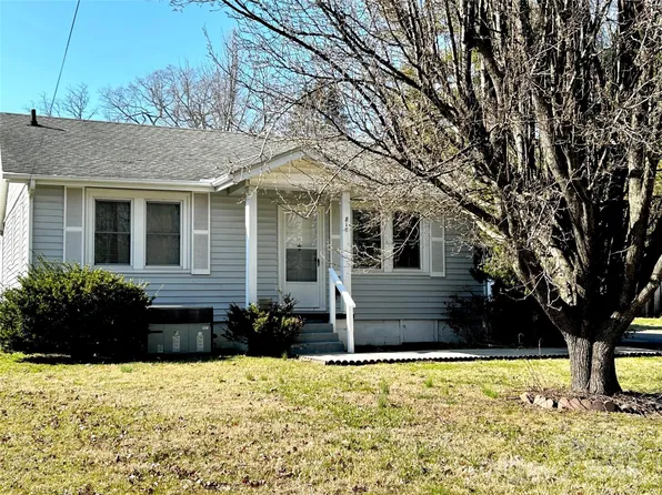 817 Kanuga Rd, Hendersonville, NC 28739