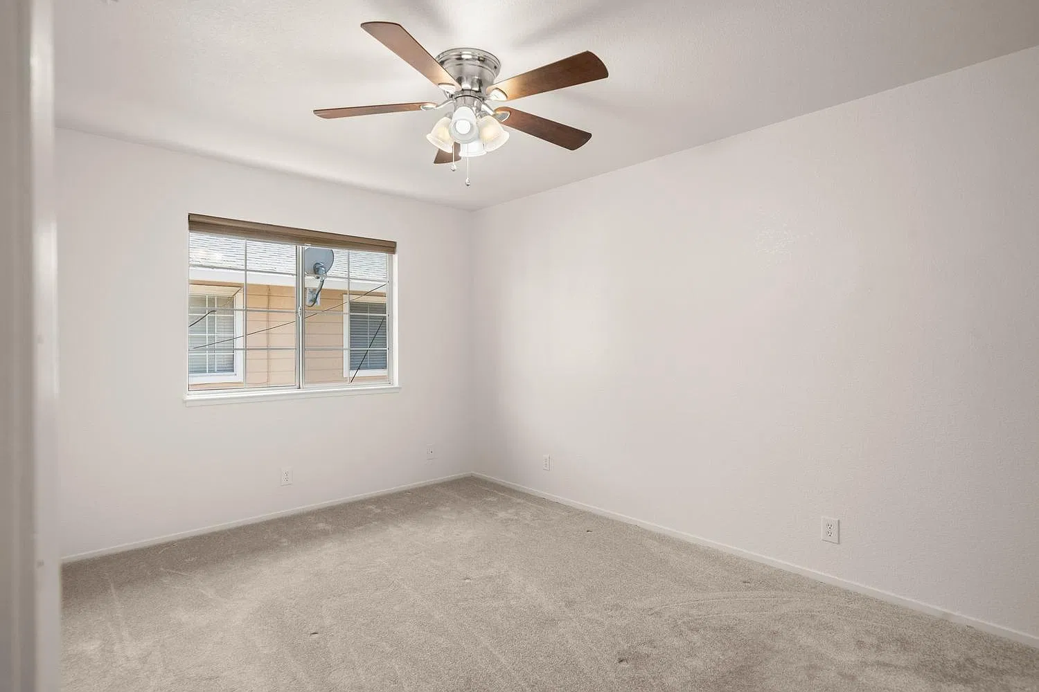 3 bed, 1008 sqft, $1,725 — Photo 2