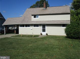 101 Ivy Hill Rd, Levittown, PA 19057