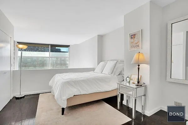 Sold by Bond New York | media 5