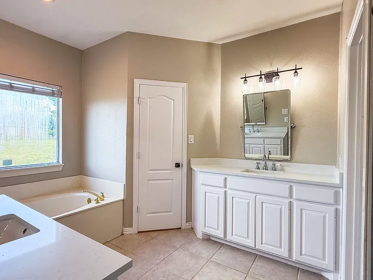 200 N Sorrells Rd — Photo 33