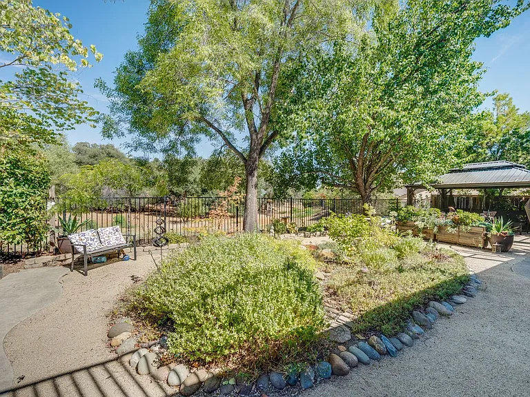 4011 Prairie Falcon Dr — Photo 54