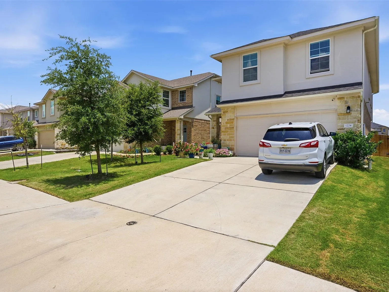 4 bed, 2.5 bath, 2278 sqft, $2,300 — Photo 3