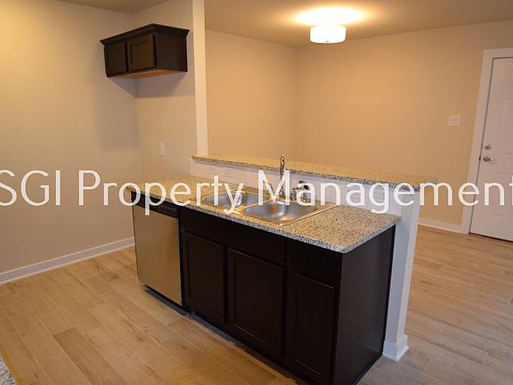 4th image of 523 Wood Dr