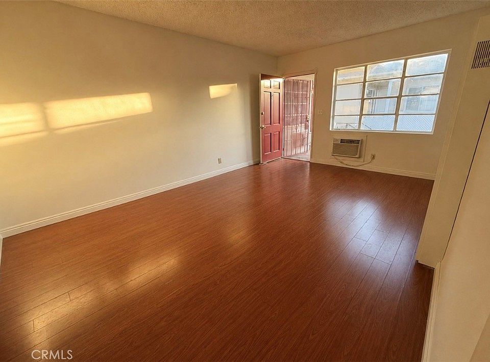 1st image of 13350 Victory Blvd