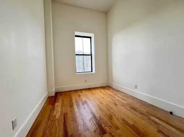 1526 Saint John's Place image 5 of 7