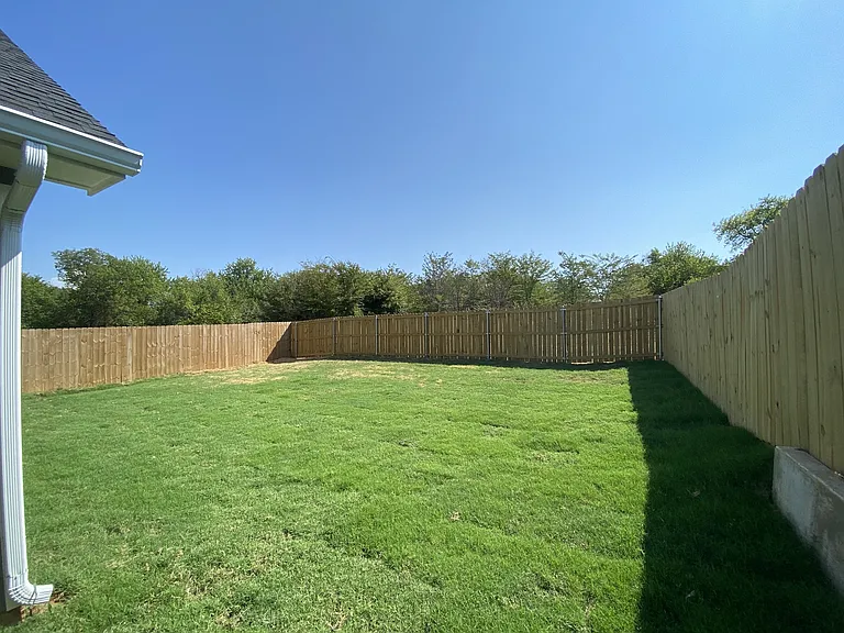 1032 Ray Dr — Photo 13