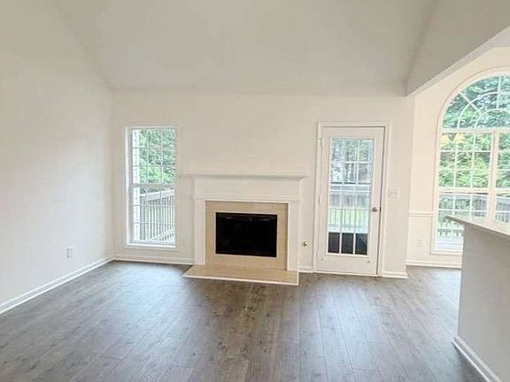 4th image of 948 Gettysburg Way