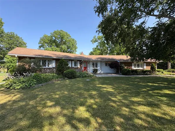 37 Park Ln, Lambton Shores, ON N0N 1J0