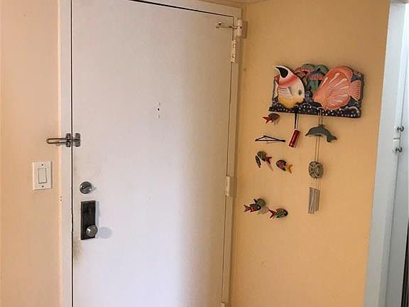 4th image of 2625 Collins Ave APT 412