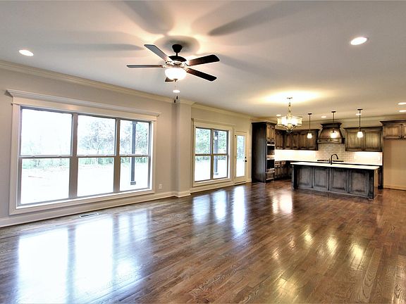 4th image of 907 Larkspur Ln #72-lot 72