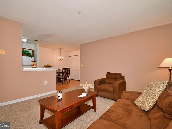 4th image of 1205 Raven Wood #204