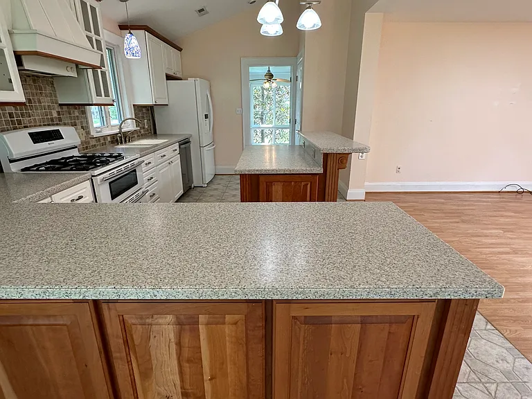 209 Randolph Cir — Photo 16