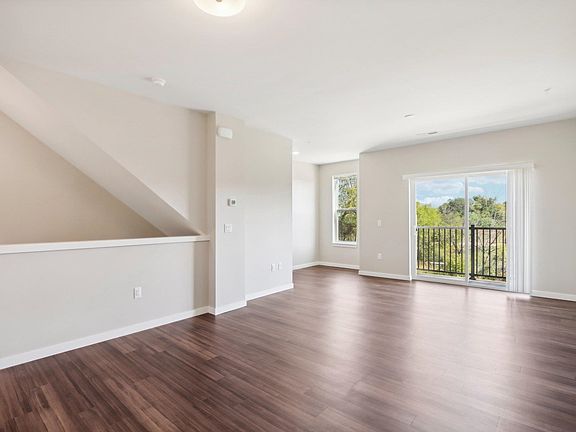 5th image of 2674 Notre Dame Dr #102