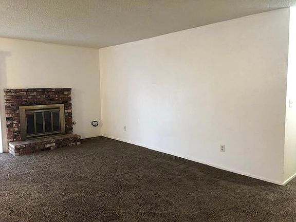 3rd image of 1046 Moffat Dr
