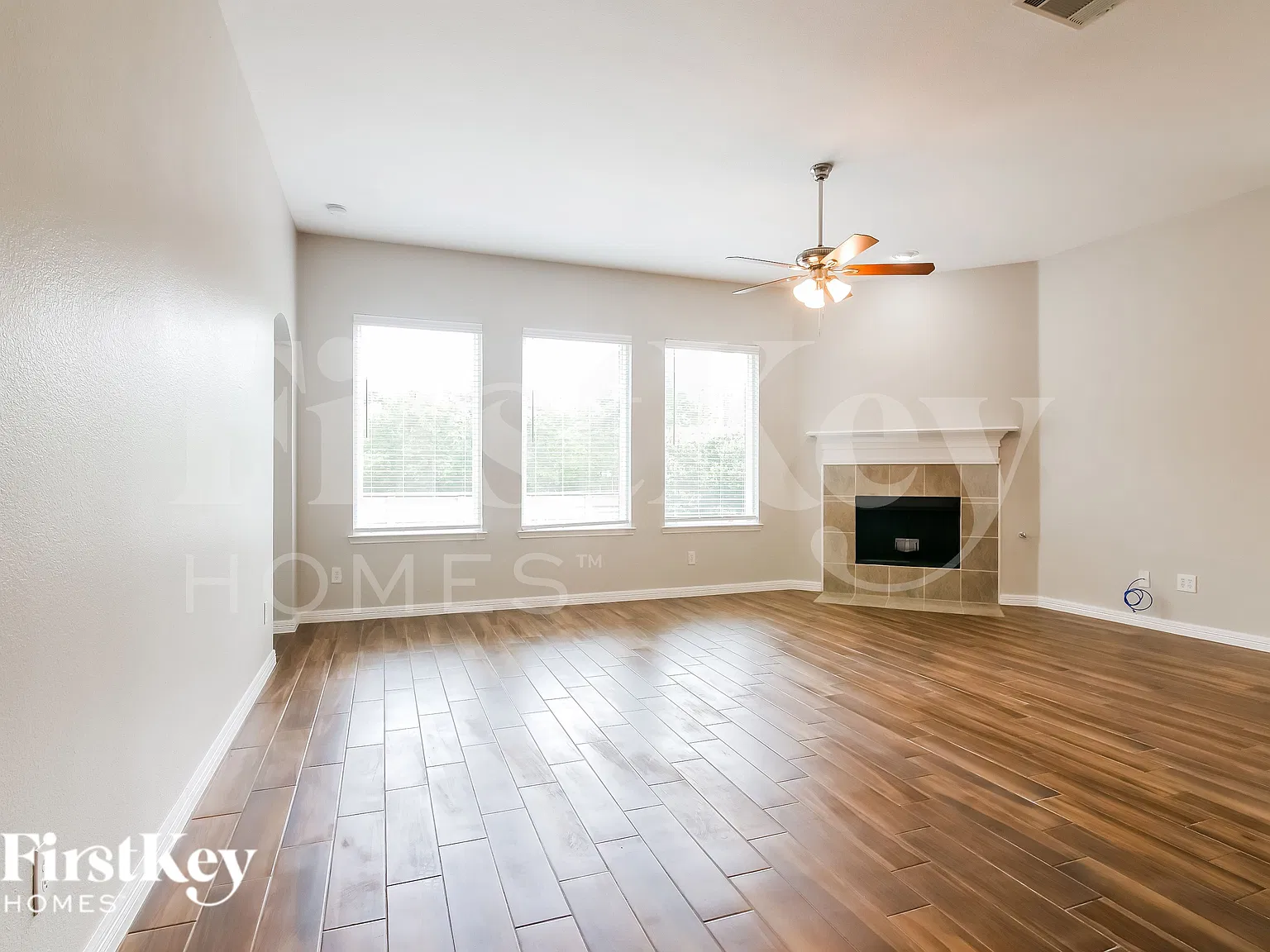 4 bed, 2.0 bath, 2202 sqft, $2,940 — Photo 2