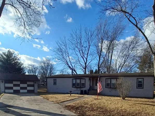 10 Countryside Est, Sandwich, IL 60548