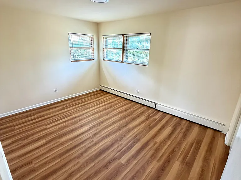 606 N Wolf Rd #9 — Photo 6
