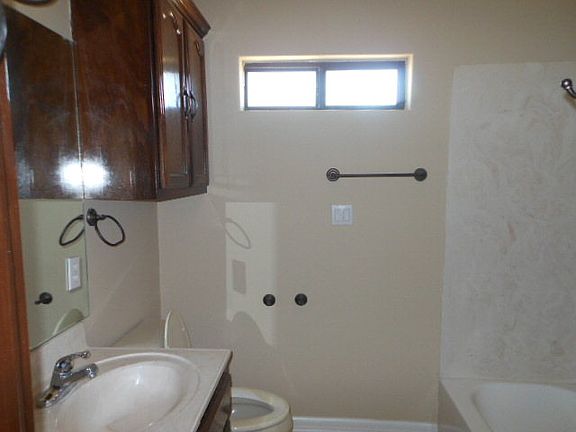 4th image of 3006 Hillcrest Dr