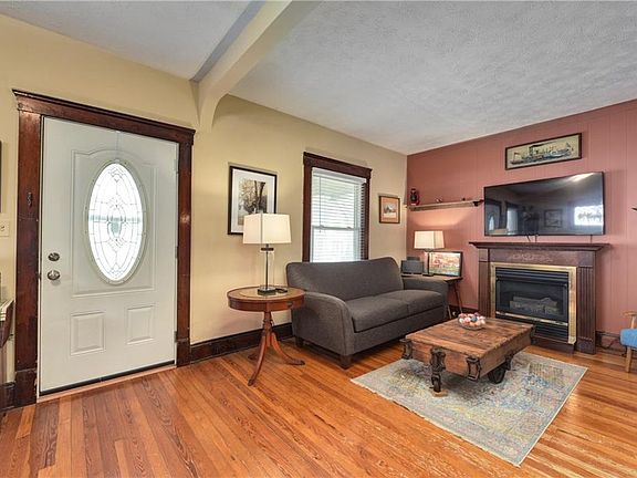 3rd image of 3821 Dawning Ave