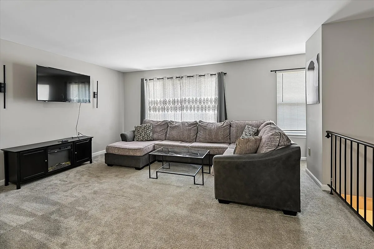 2 bed, 2.5 bath, 1280 sqft, $2,900 — Photo 2