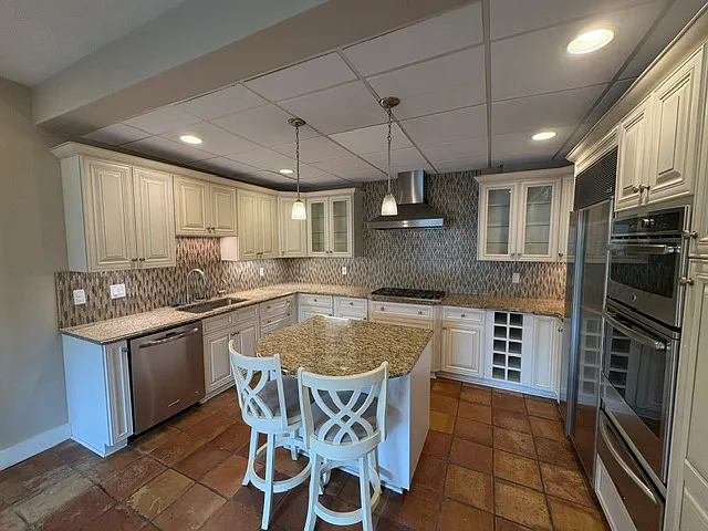 3 bed, 2.5 bath, 1800 sqft, $3,500 — Photo 3