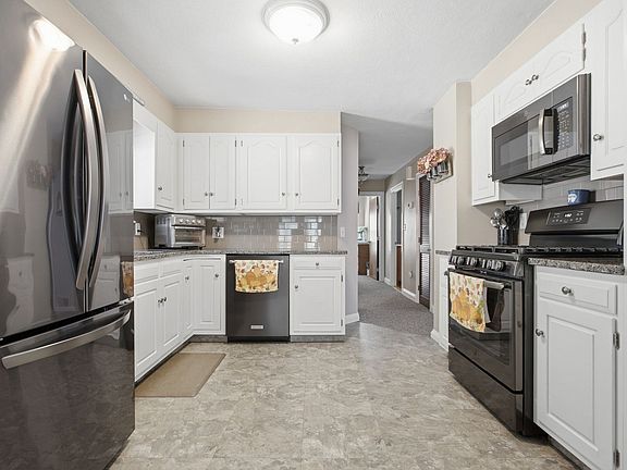 4th image of 26 Tappan St