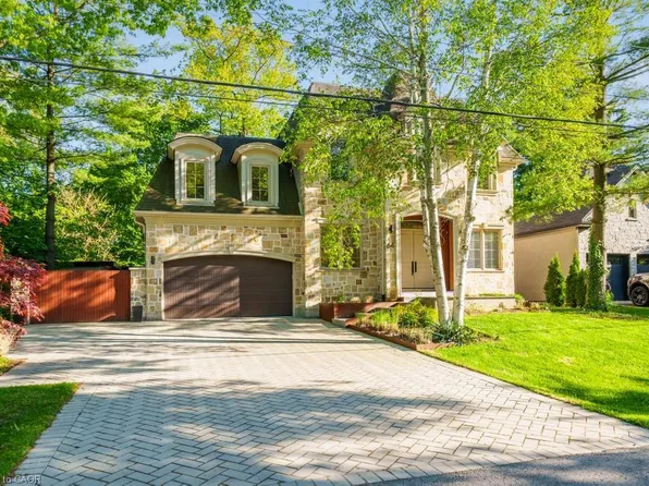 64 Ravina Cres, Hamilton, ON L9G 2E7