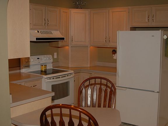 4th image of 128 East St