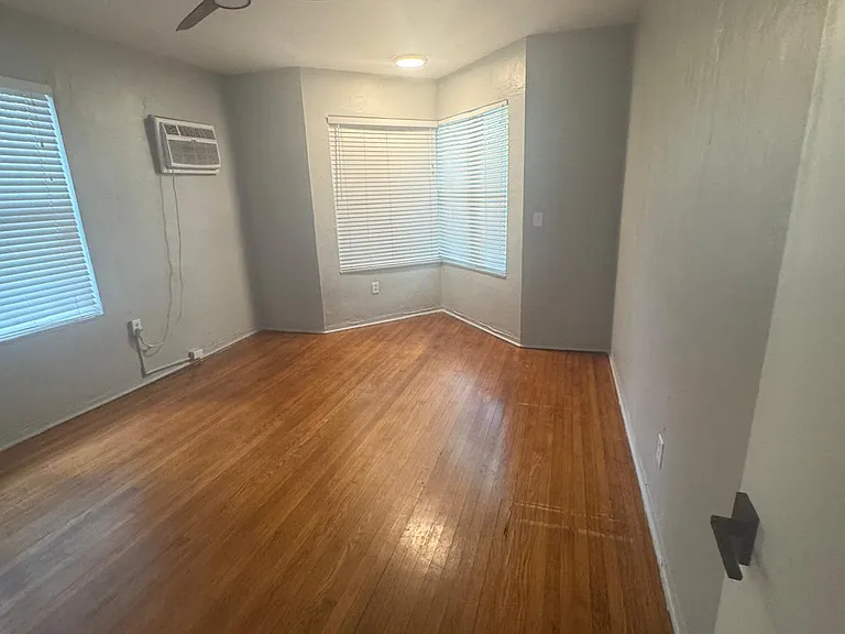 315 W 28th St #11 — Photo 5