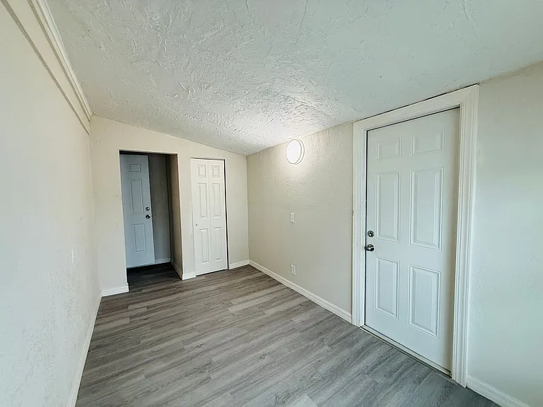 4010 Miramar Way S — Photo 2
