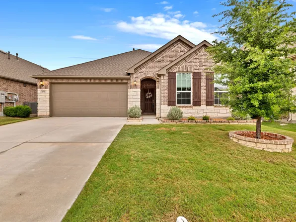 1016 Pinnacle Breeze Dr, Fort Worth, TX 76052