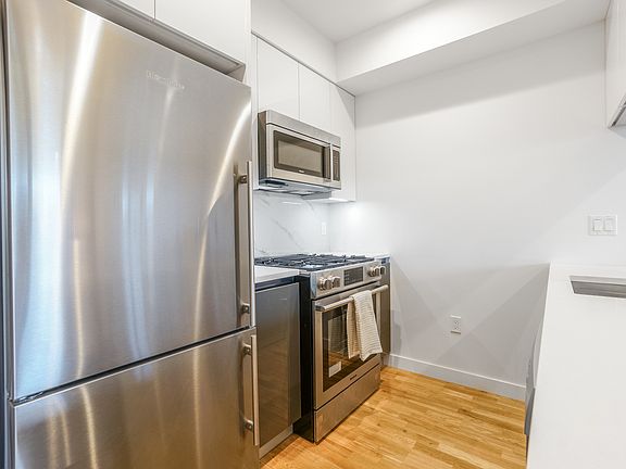 4th image of 2600 7th Ave #2H