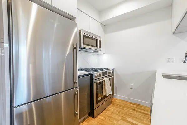 Rented by Bond New York | media 71