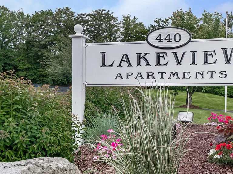 Lakeview — Photo 38