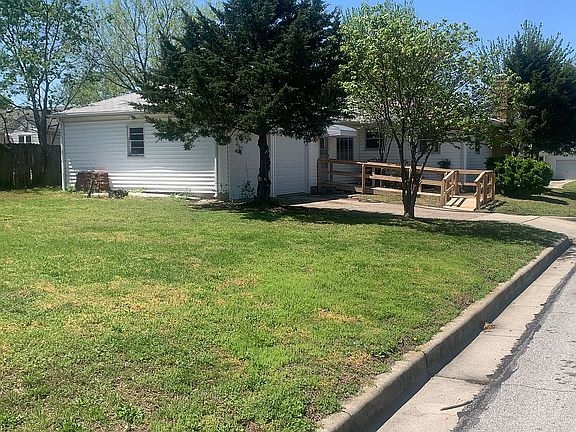 2nd image of 2803 Grand Ave
