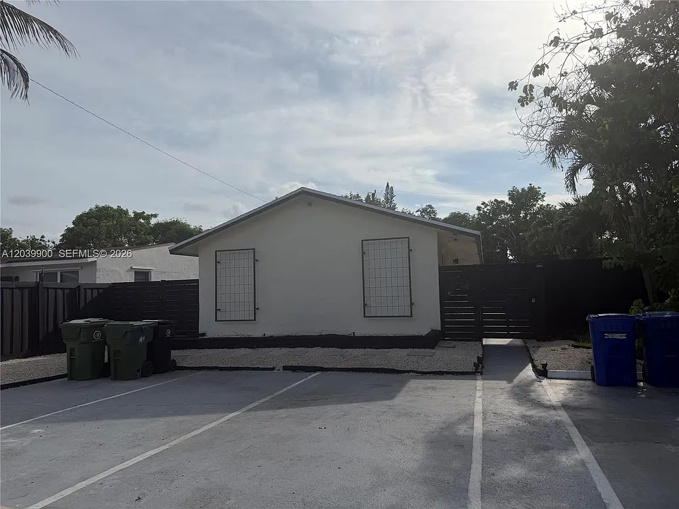 1533 NW 2nd Ave #1