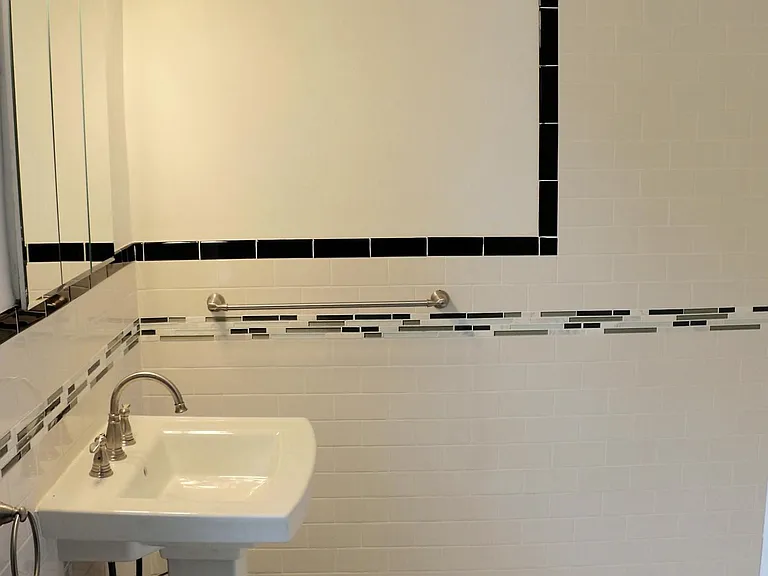 565 W Delavan Ave #1 — Photo 11