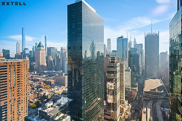 Rented by Extell Marketing Group LLC | media 7