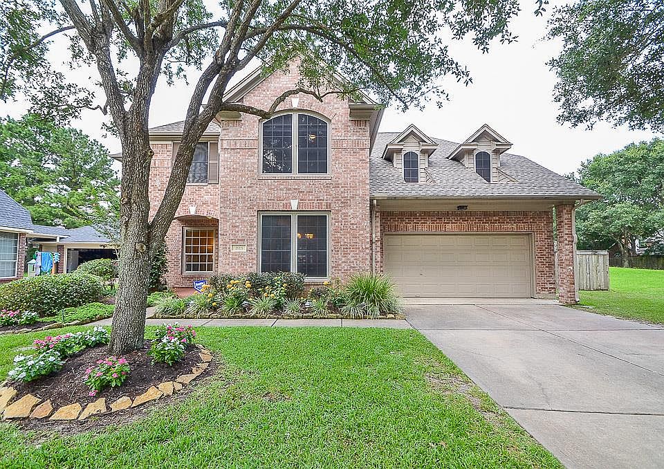 1st image of 1915 Crescent Common Dr