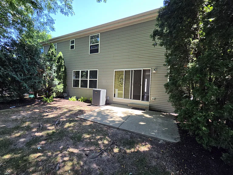 740 Village Cir — Photo 4