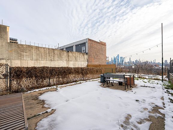 4th image of 802 Palisade Ave #1
