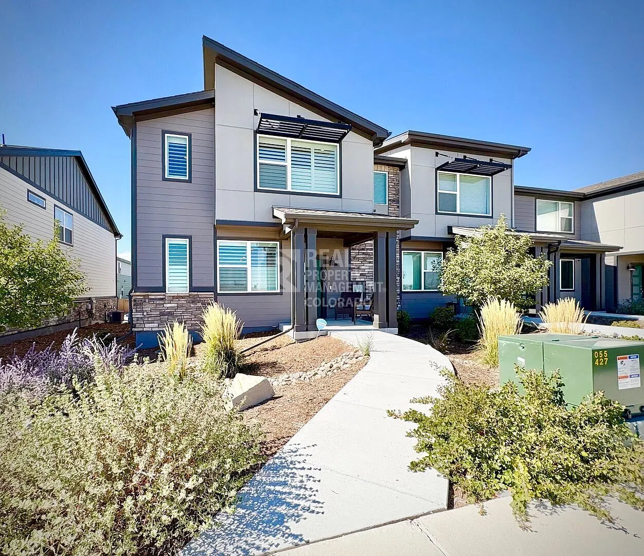 Modern 3-Bedroom Townhome with Solar Panels in Painted Prairie — Photo 1